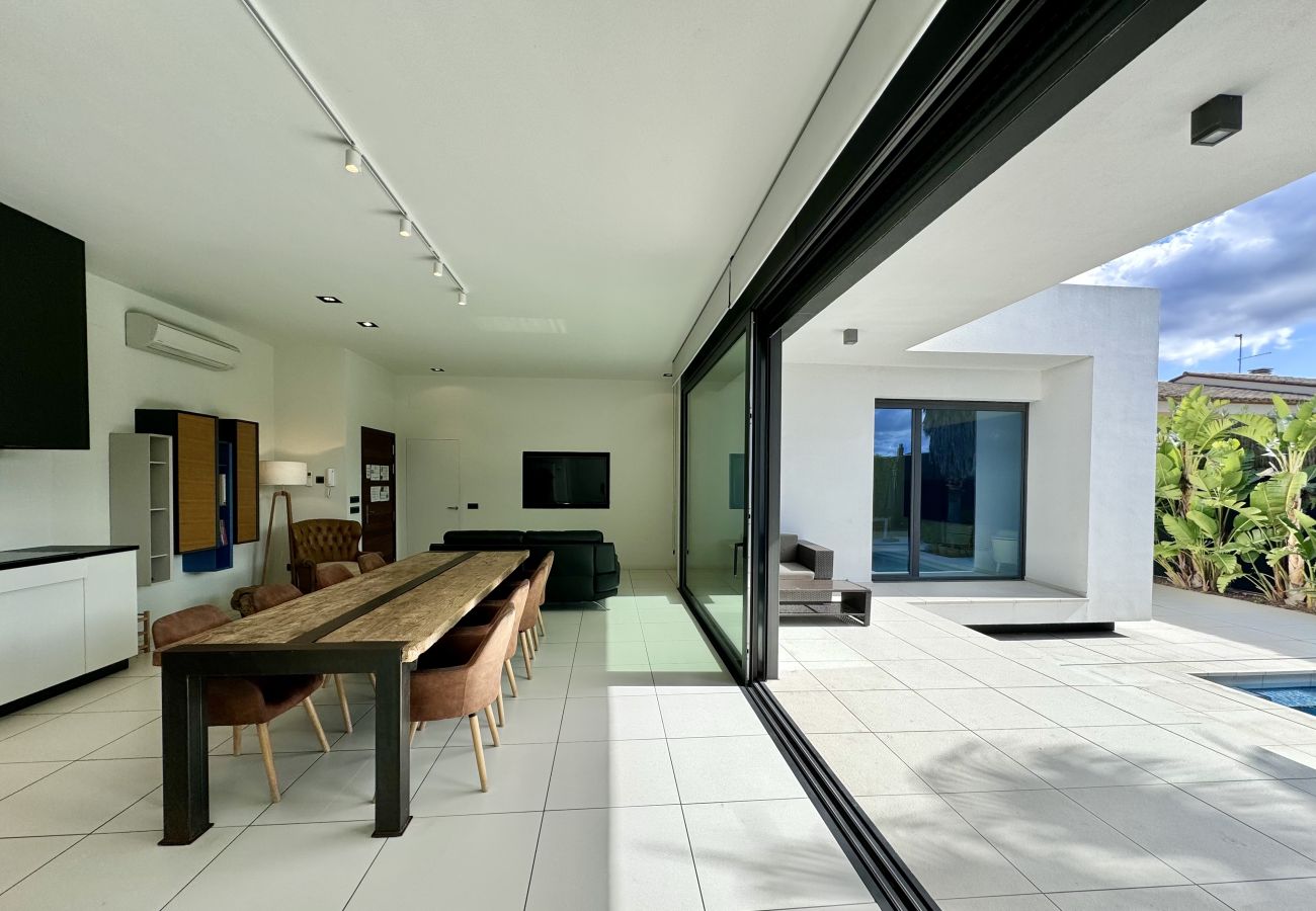 Villa en L'Escala - Blanca