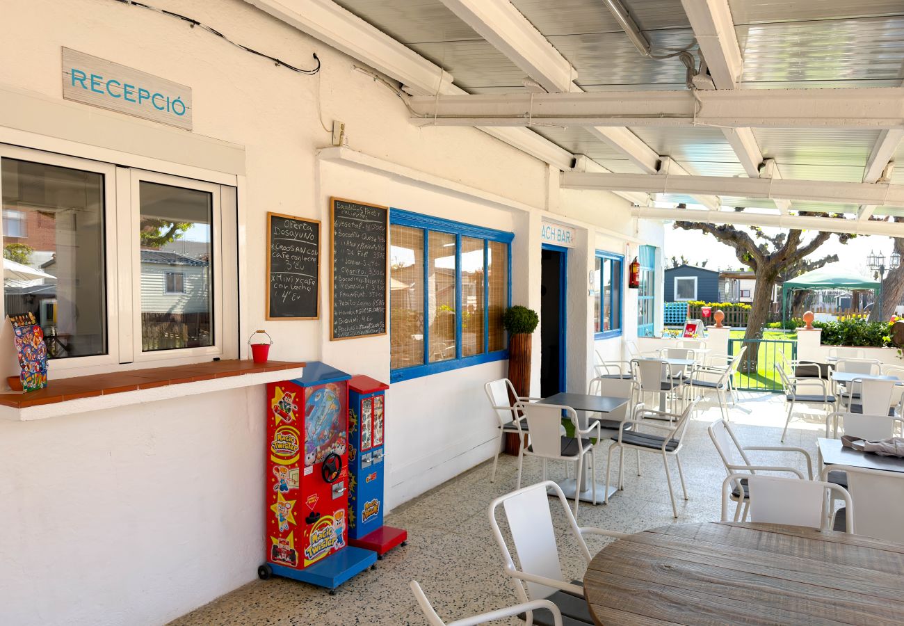 Bungalow en Canet de Mar - Costa Dorada: Tienda Cala