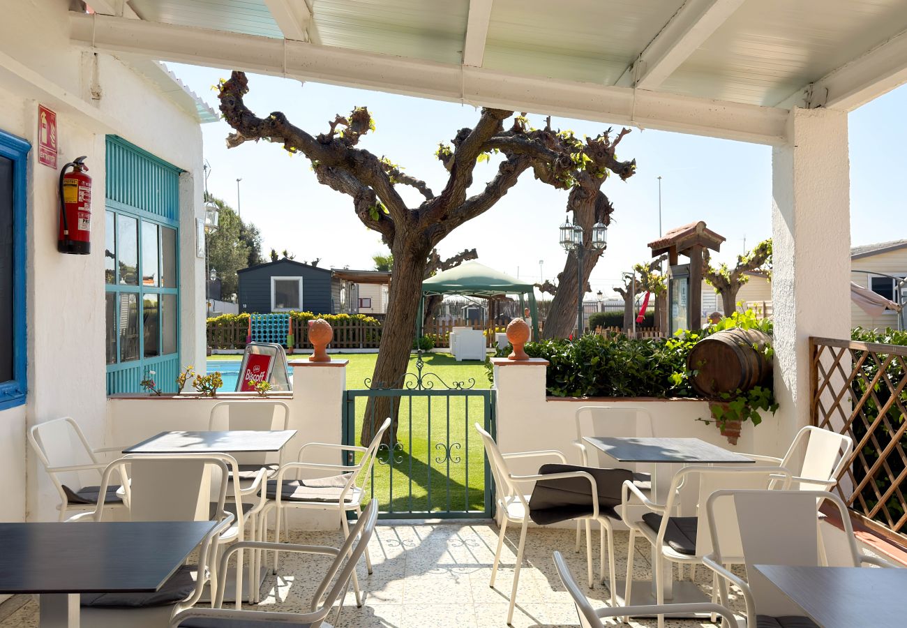 Bungalow en Canet de Mar - Costa Dorada: Tienda Cala