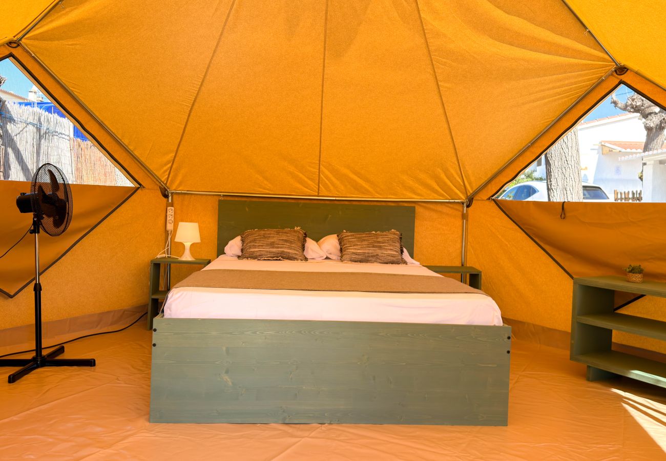 Bungalow en Canet de Mar - Costa Dorada: Tienda Mar