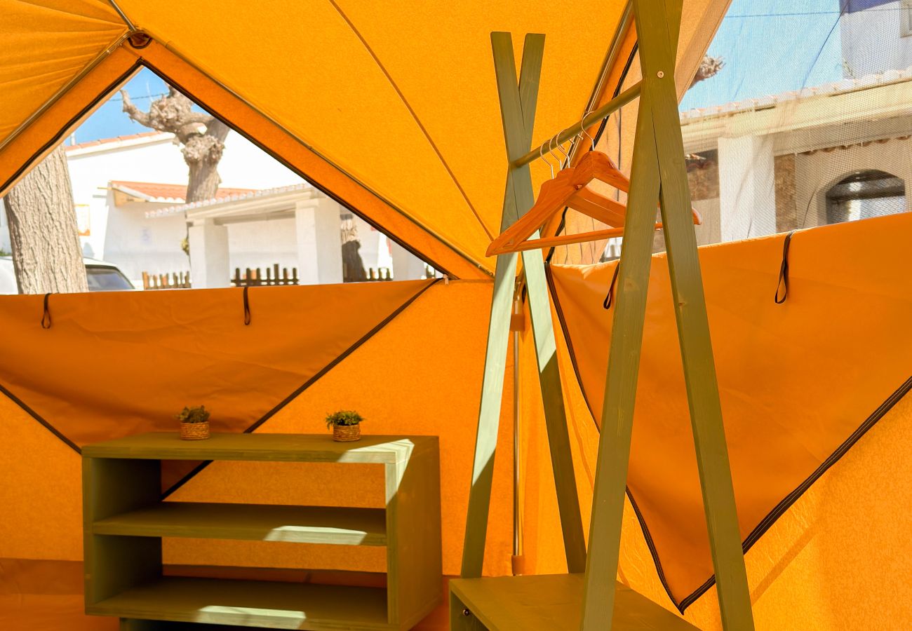 Bungalow en Canet de Mar - Costa Dorada: Tienda Mar