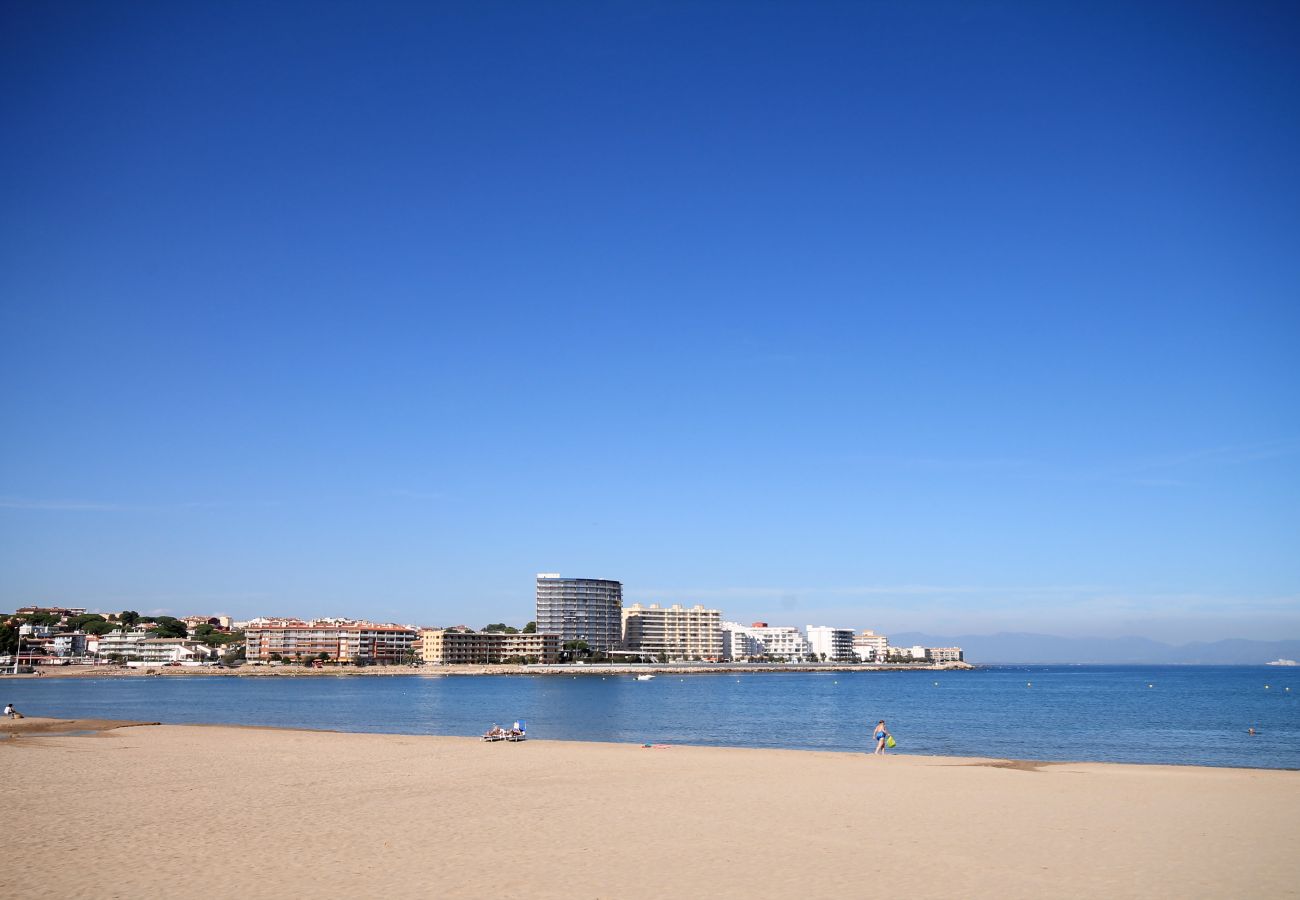 Apartment in L'Escala - Lima