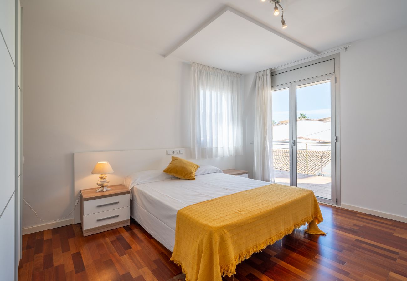 Apartment in L'Escala - Luciana