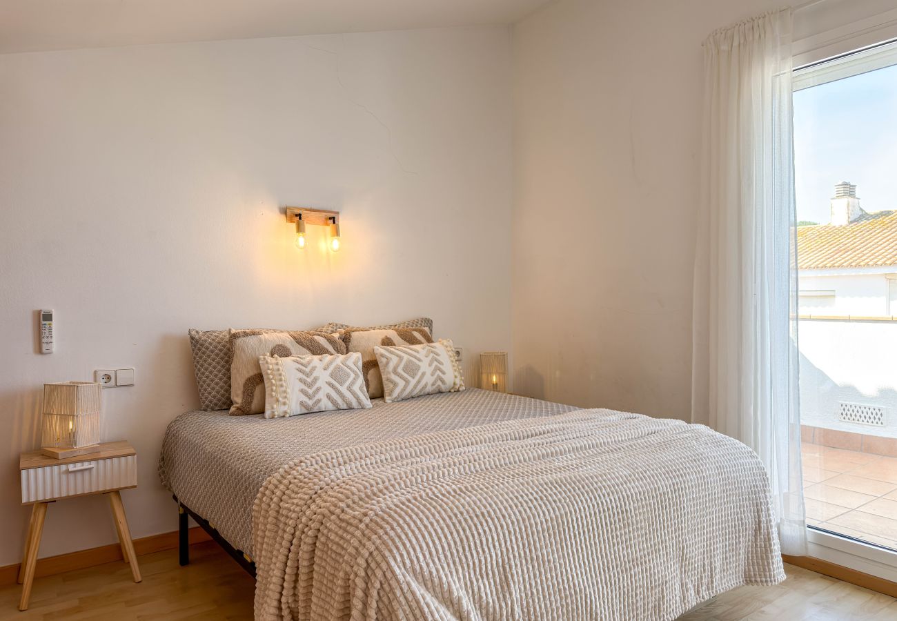 Apartment in L'Escala - Iona