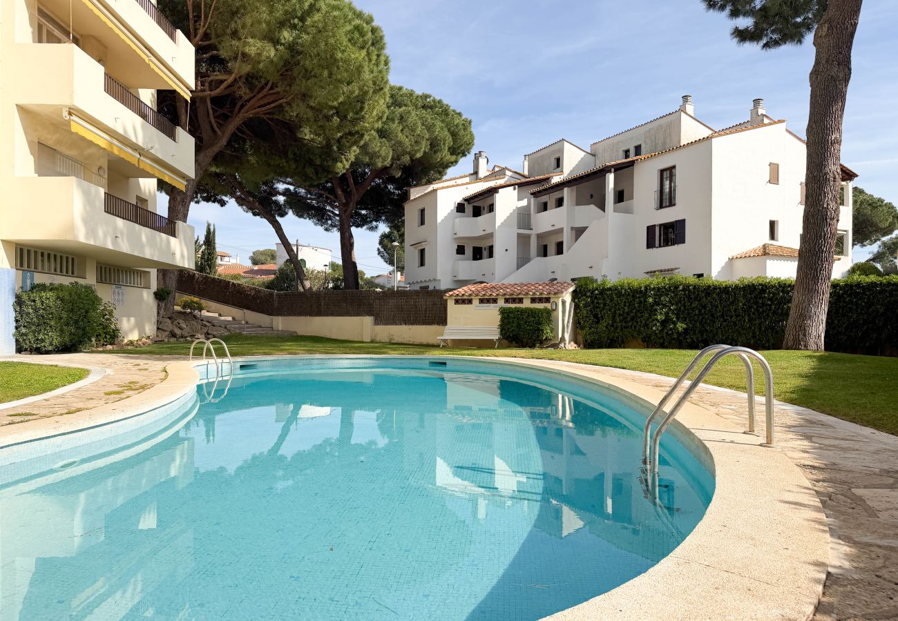 Apartment in L'Escala - Iona