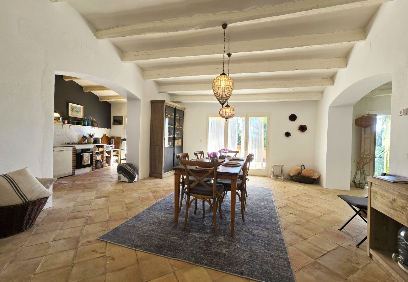 Gîte Rural à Ventalló - Gran Casa Rustica con Alma Mediterranea