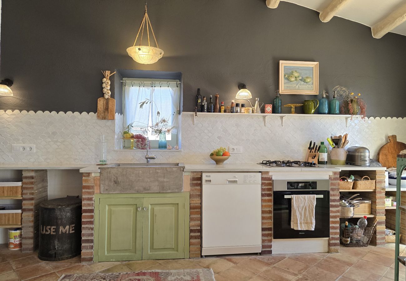 Gîte Rural à Ventalló - Gran Casa Rustica con Alma Mediterranea