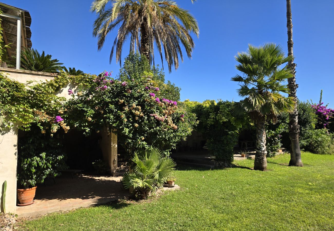 Gîte Rural à Ventalló - Gran Casa Rustica con Alma Mediterranea