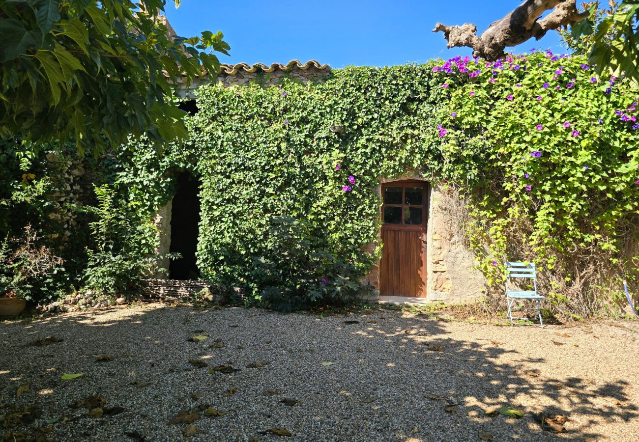 Gîte Rural à Ventalló - Gran Casa Rustica con Alma Mediterranea