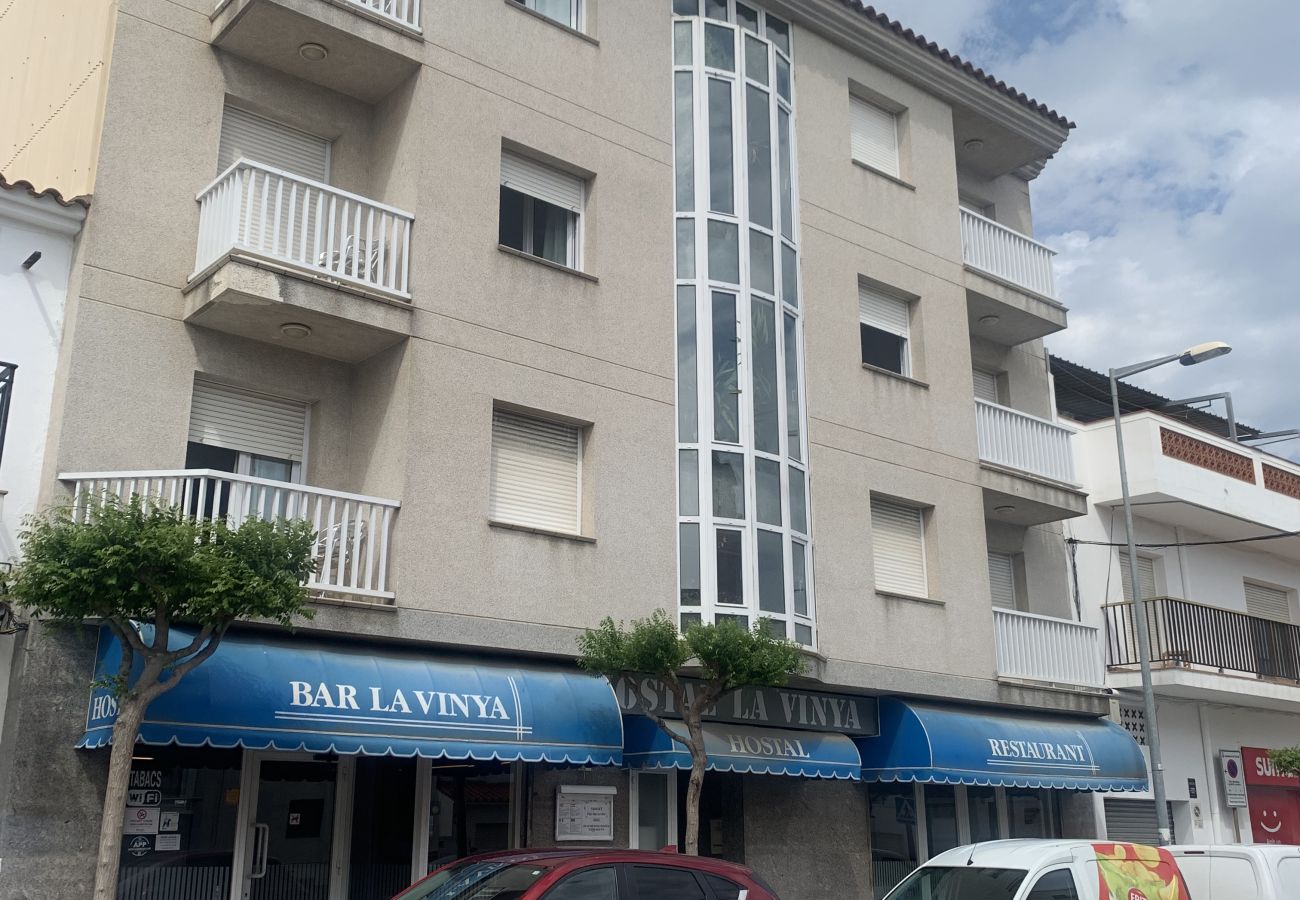 Отель на Escala - Hostal (no activo) en L`Escala CB000520